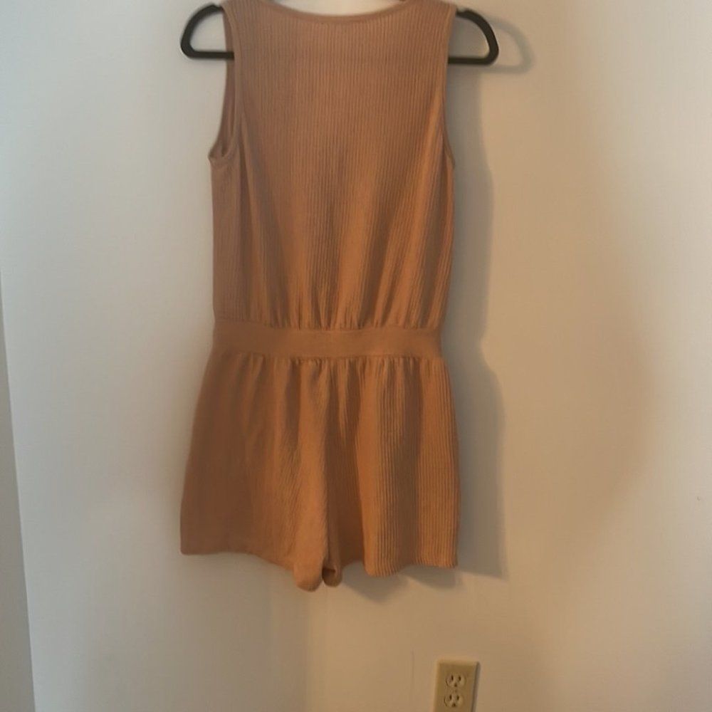 Sand Dunes Romper. NWOT - Picture 4 of 6